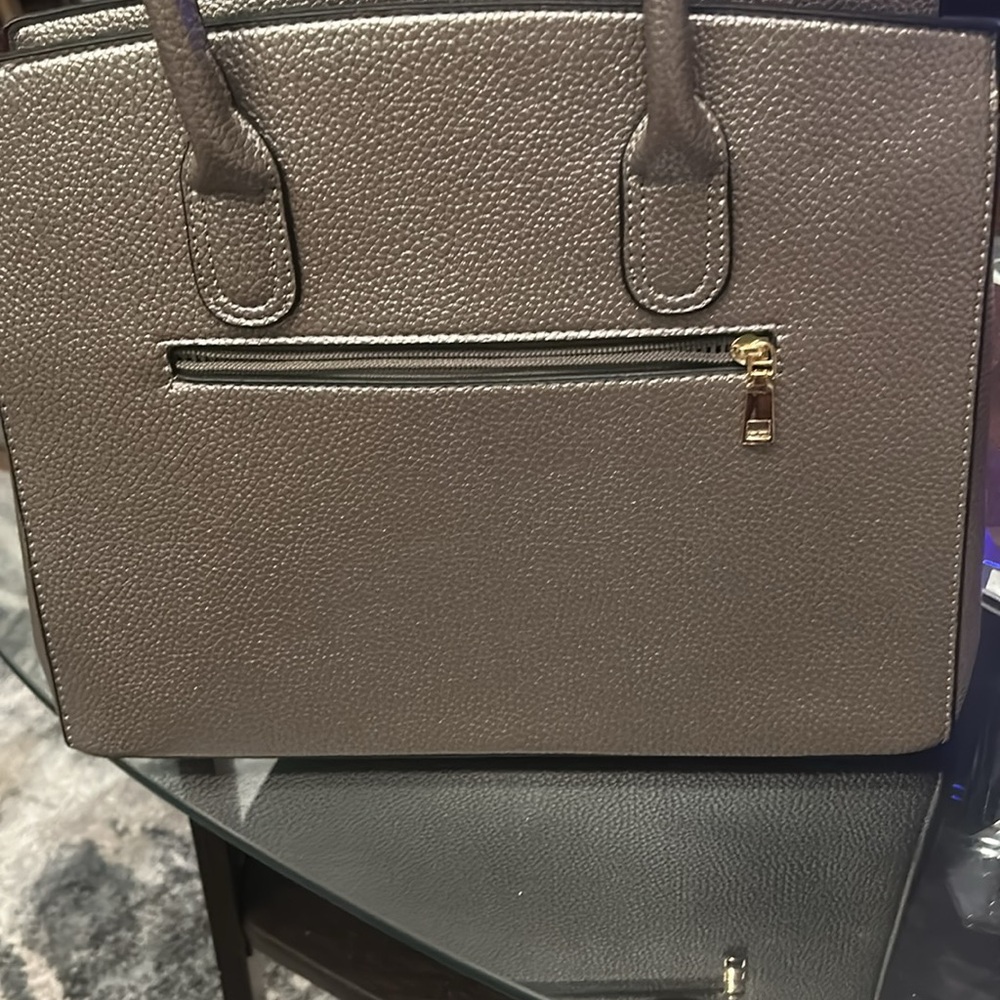 Elegant pewter Gray Handbag!! Make a statement without saying a word!! - Picture 4 of 6